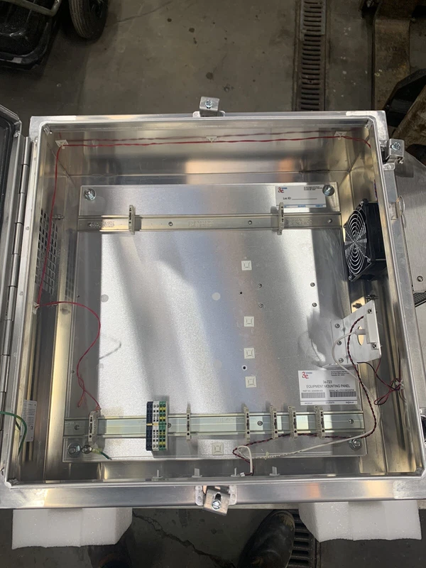 2'X2'X8" HAMMOND ELECTRICAL ENCLOSURE PANEL BOX ALUMINUM W HOOD AND FAN SHROUDS 1 2'X2'X8" HAMMOND ELECTRICAL ENCLOSURE PANEL BOX ALUMINUM W HOOD AND FAN SHROUDS