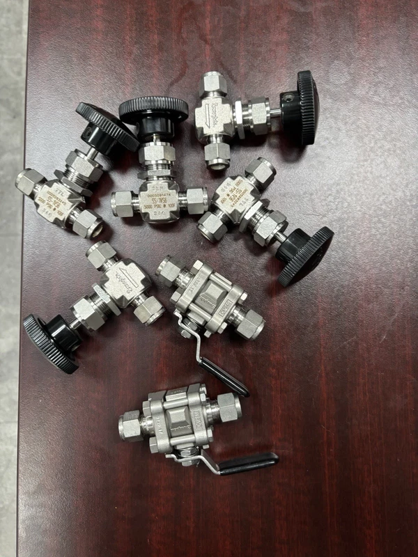 38 Swaglok Valves *New Never Used* 2 Ball Valves. 5 Needle Valves