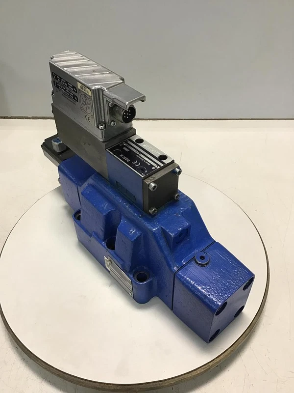 BOSCH Servo Valve 0 811 404 602 Used #145656