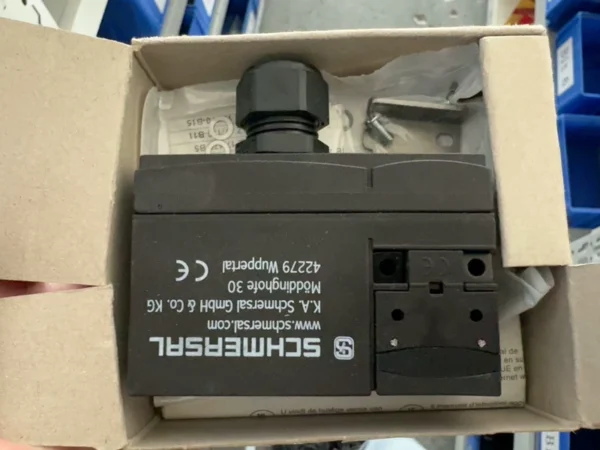 SCHMERSAL AZM170-11ZRKA Safety Door Lock, New Original